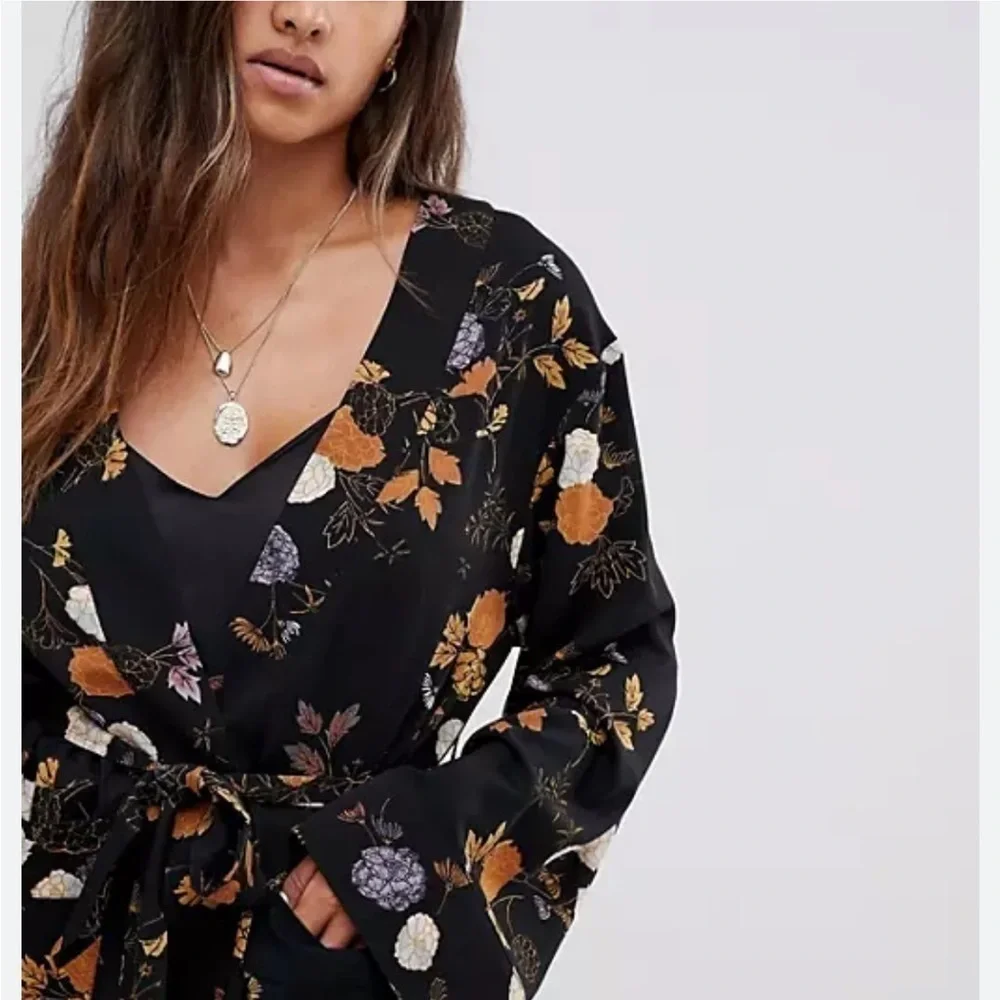 Free People Peony Kimono In Midnight Jacket Front Pockets NWOT Floral Print - Picture 4 of 10